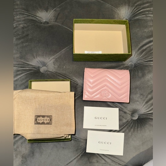 NWT Limited edition light pink
GG MARMONT MATELASSÉ CARD CASE WALLET - Picture 8 of 10